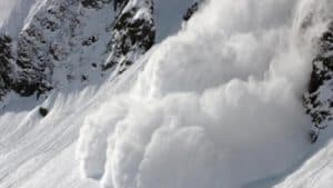 Atenție sporită: risc de avalanșă în Făgăraș și Bucegi la altitudini de peste 1.800 de metri pentru schiorii aflați în vacanță