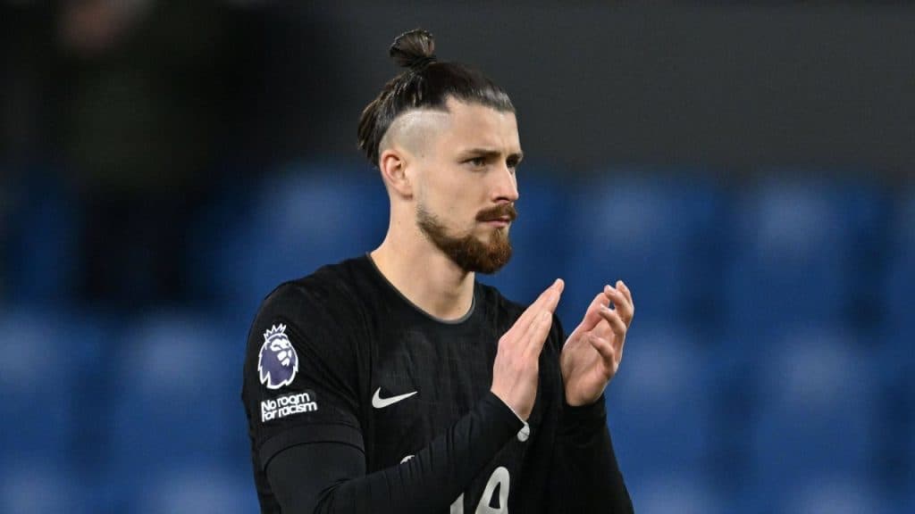 Oportunitate surprinzătoare pentru Radu Drăgușin: englezii dezvăluie detalii esențiale despre destinul românului la Tottenham