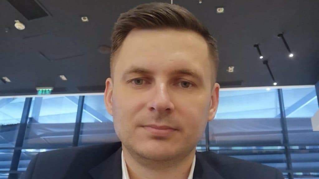 Război de culise în Parlament: atacuri surprinzătoare în fața microfonului uitat activ