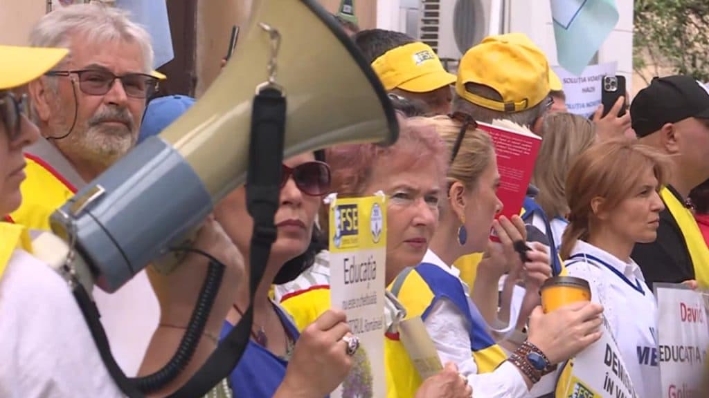 „Educație deficitară într-o țară în întuneric: Sindicatele din învățământ se mobilizează la Palatul Cotroceni, pregătind o grevă generală.”