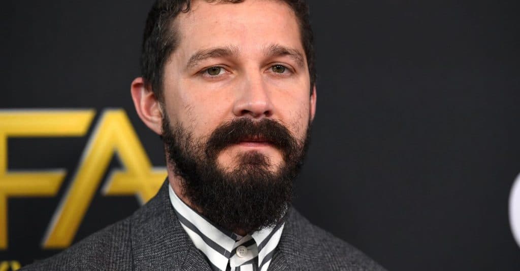 Shia LaBeouf, implicat într-un incident violent într-un club din New Orleans, a fost dus la spital de către autorități