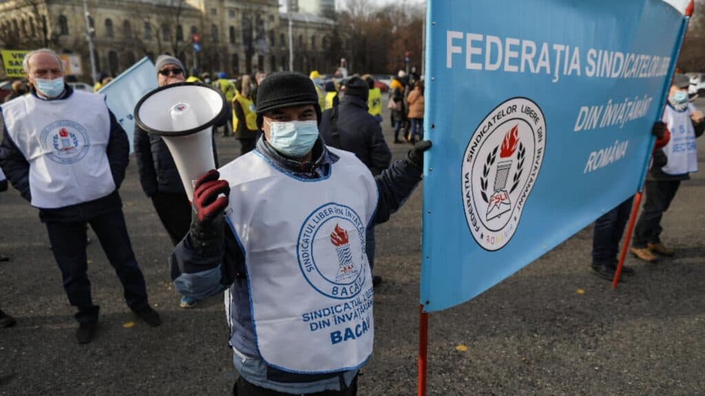 Mobilizare în educație: profesorii protestează în fața Guvernului, cu 2000 de participanți așteptați