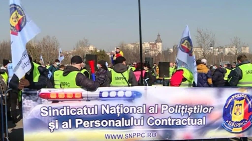 Sindicatele din domeniul poliției și al penitenciarelor contestă modificarea Legii pensiilor militare prin ordonanță, fără dialog prealabil
