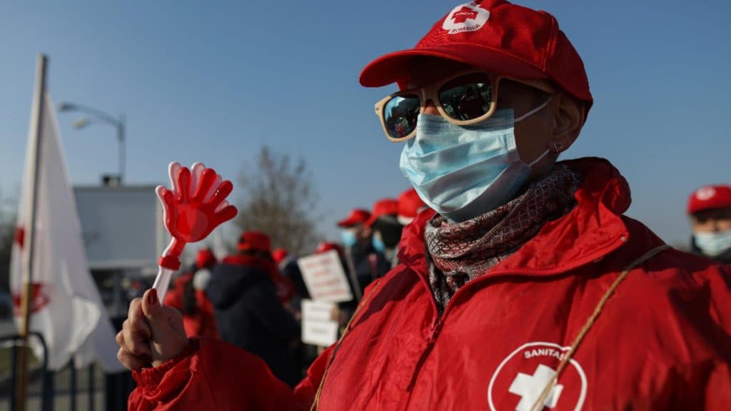 Sindicatul Sanitas în furie după afirmațiile lui Bolojan: Medicii denunță intențiile statului de a-i constrânge în sistem