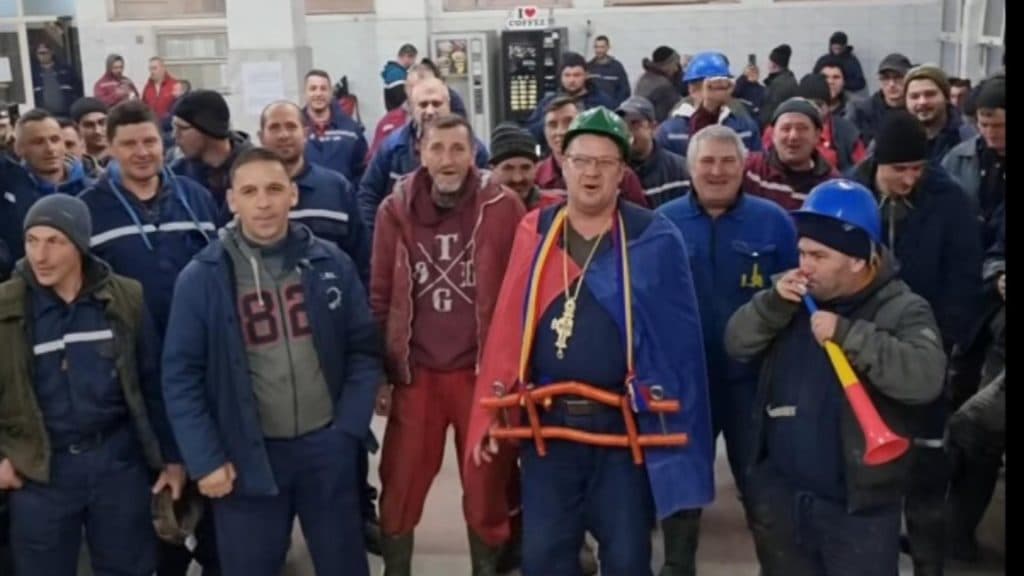 Tensiuni la Complexul Energetic Oltenia: minerii din carierele CEO intră în grevă