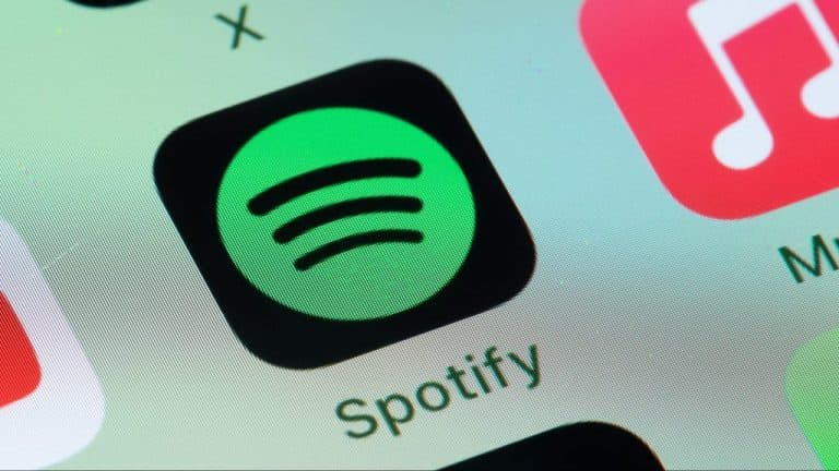 Noua funcție de pe Spotify îți dezvăluie povestea din spatele melodiei pe care o asculți