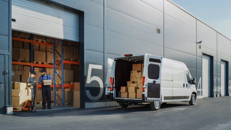 Noua taxă de 25 lei pentru coletele din afara UE se aplică deja. Când pot să declare firmele de curierat livrările din ianuarie?