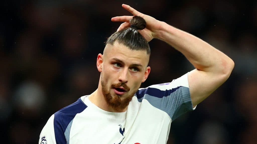 Tottenham versus Newcastle: confruntarea serii, începând cu ora 21:30. Componența echipelor, detalii despre Radu Drăgușin, plus analiza și pronosticurile lui Dan Chilom