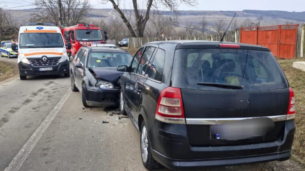 Trei victime în urma unei coliziuni frontale între două autovehicule în județul Neamț