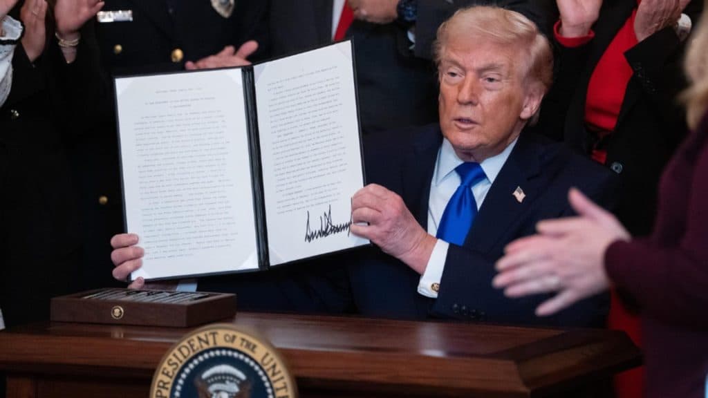 Trump surprinde din nou: A declarat o zi națională pentru comemorarea victimelor cauzate de migrația ilegală