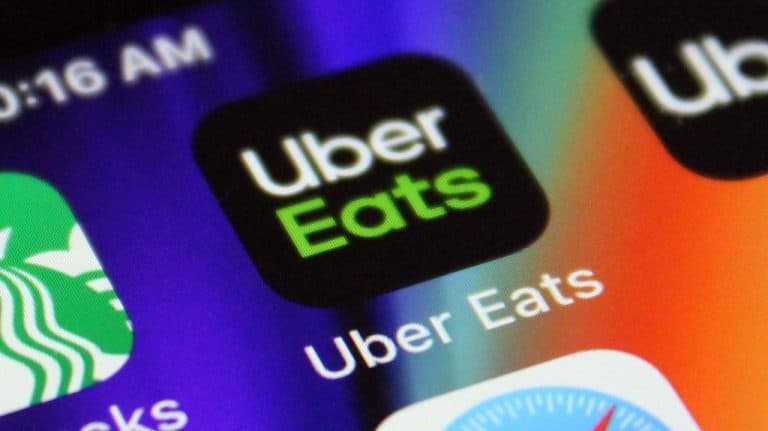 Uber Eats introduce un asistent AI pentru simplificarea coșului de cumpărături