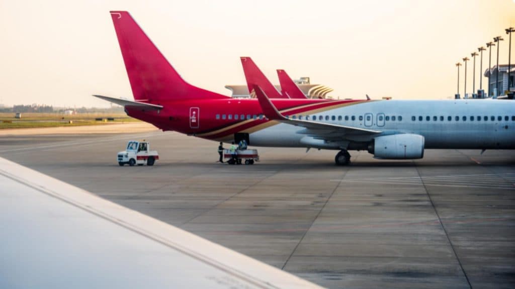 Incident pe Aeroportul Otopeni: Un avion cu aproape 60 de pasageri a fost lovit, provocând întârzieri în zboruri