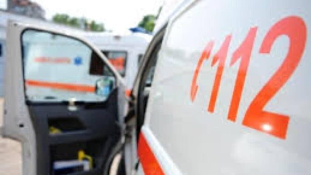 Un bărbat de 66 de ani a fost descoperit rănit, iar misterul circumstanțelor rămâne neclarificat