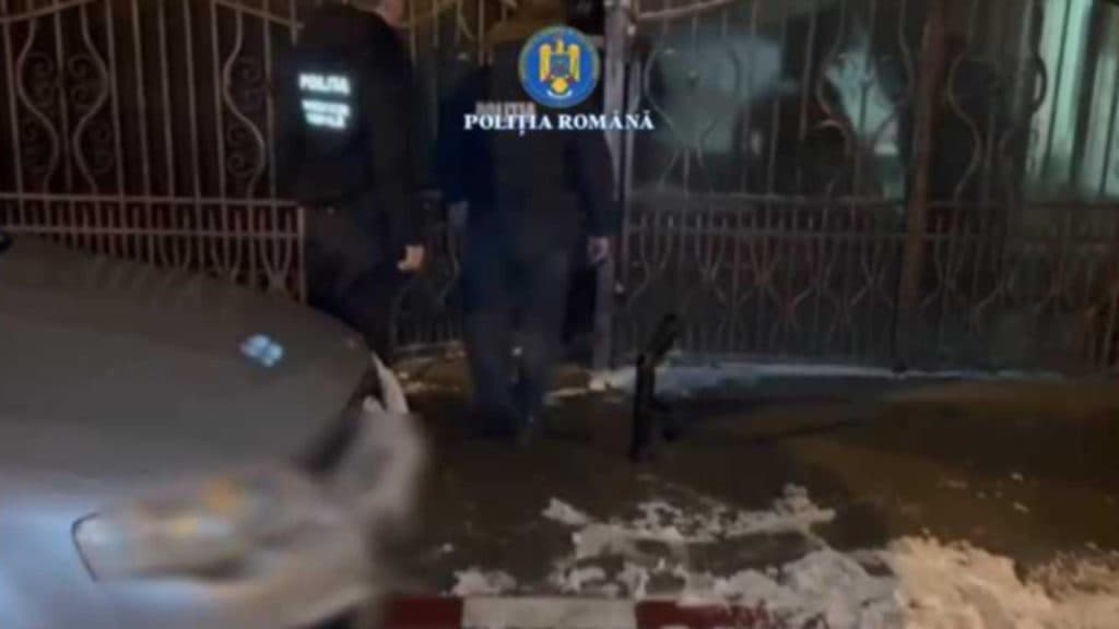 Un adolescent reținut pentru agresiune sexuală a încercat să o amenințe pe victimă pentru a evita responsabilitatea: descinderi în Prahova