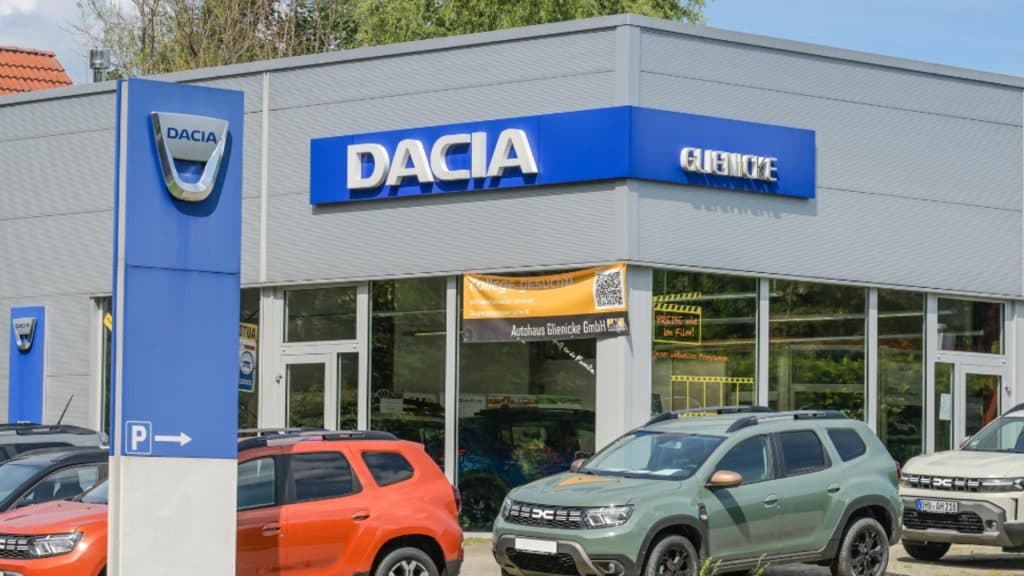 Uzina Dacia își suspendă activitatea timp de o zi. Angajații vor beneficia de 85% din salariu. Care este explicația?