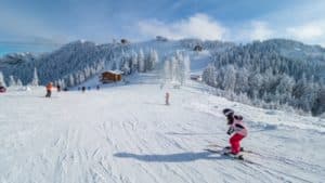 Vacanță de schi cu obstacole: pârtiile de la cota 2000 din Sinaia, blocate de rafalele puternice de vânt