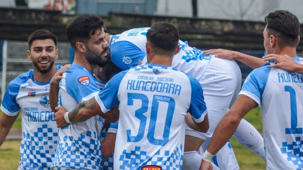 Corvinul, o echipă de neînvins! Hunedorenii strălucesc cu o nouă victorie impresionantă în Liga 2