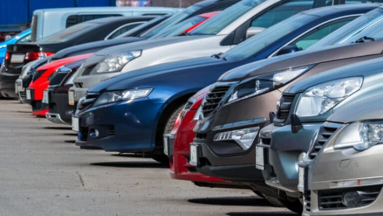 Românii aleg autoturismele de ocazie: șapte din zece mașini înmatriculate în 2025 sunt second-hand