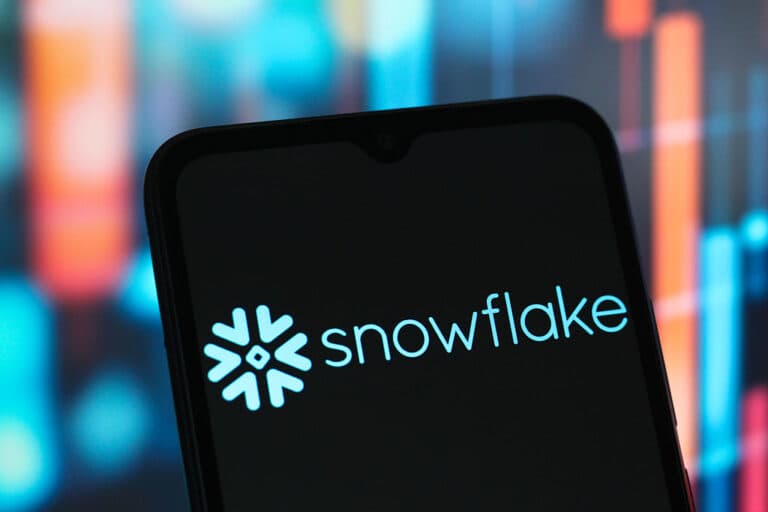 Ce ne dezvăluie colaborarea Snowflake cu OpenAI despre competiția în domeniul inteligenței artificiale pentru afaceri?