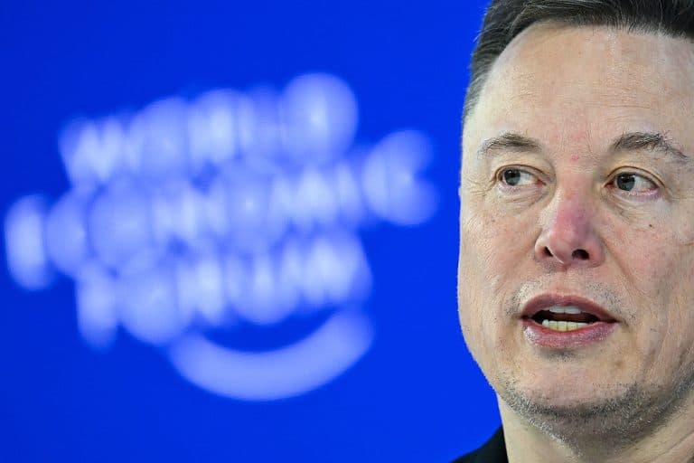 Cu fondatorii părăsind echipa și cu o ofertă publică iminentă, Elon Musk își îndreaptă atenția spre Lună
