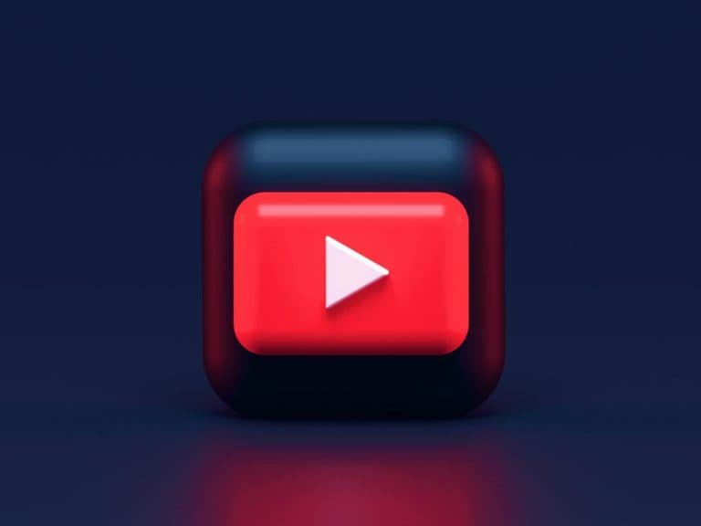 YouTube își extinde inovațiile prin aducerea asistentului său conversațional pe ecranele televizoarelor