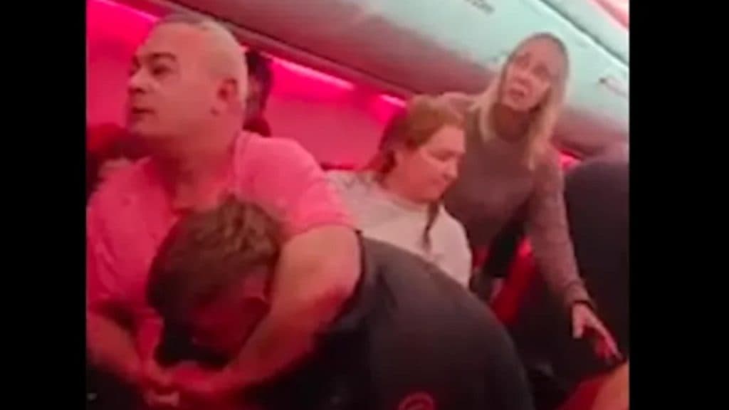 Zborul Turcia–Marea Britanie a fost redirectat urgent către Belgia din cauza unei altercații violente la bord