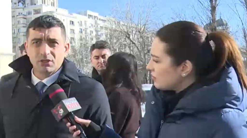 Zeci de români acuză anularea alegerilor din 2024 prin plângeri la Parchetul General, însoțiți de George Simion