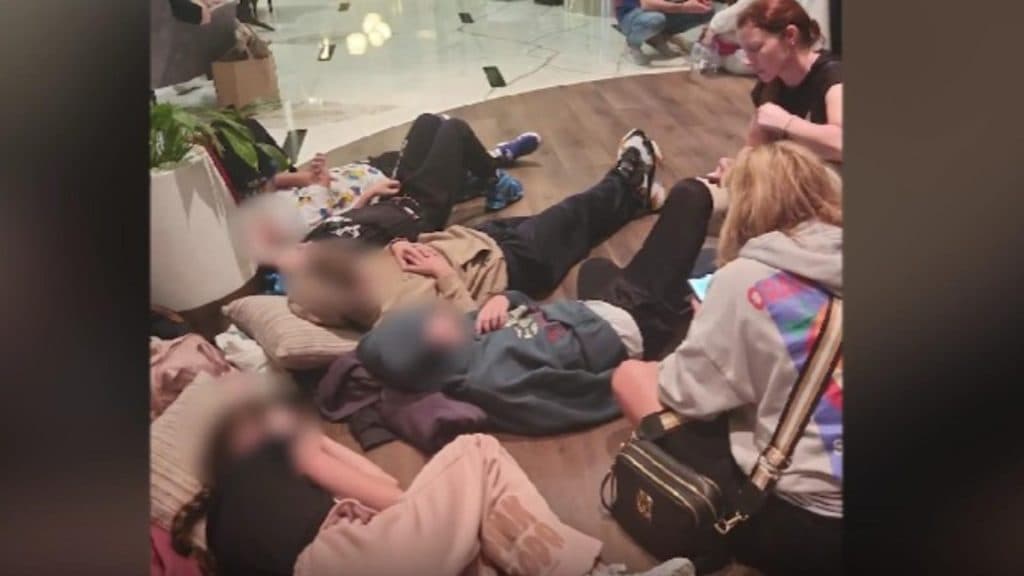 28 de tineri români, prizonieri în haosul rachetelor. Mărturia profesoarei despre viitorul lor