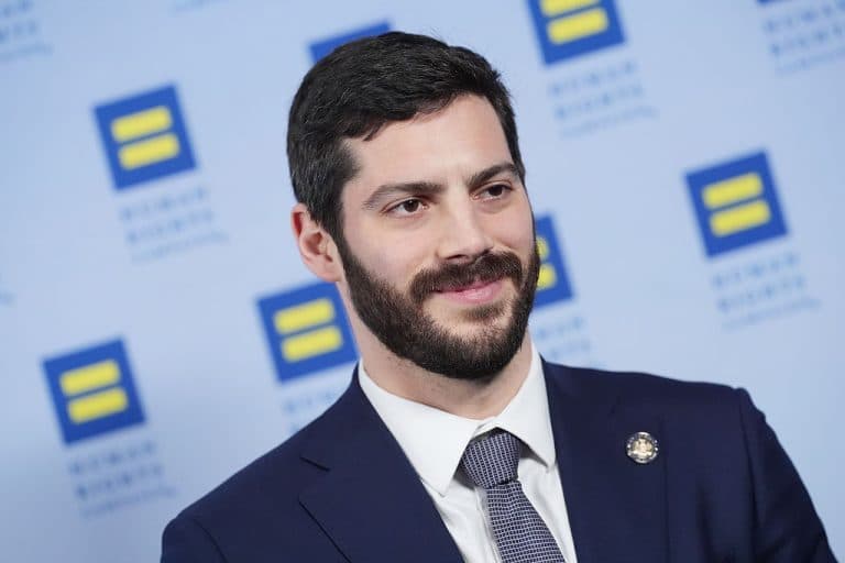 Companiile de tehnologie investesc milioane pentru a sabota candidatura acestui fost executiv în Congres