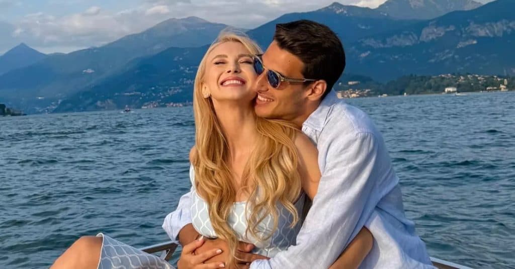 Andreea Bălan și Victor Cornea își unesc destinele în fața unei audiențe încântate la Sala Palatului