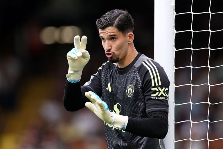 Beșiktaș își propune să transfere portarul de la Manchester United, un candidat pentru echipa Turciei în barajul cu România