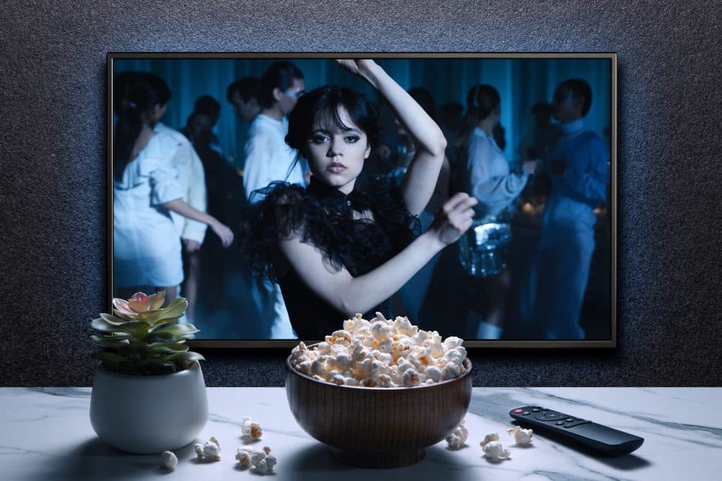 Secretele sezonului 3 din Wednesday pe Netflix: Ce a dezvăluit Luis Guzmán