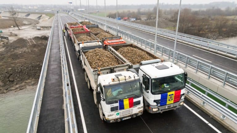 Deschiderea podului rutier care leagă România de Ucraina, peste râul Tisa, va avea loc când?