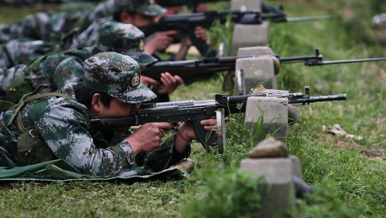 China își intensifică investițiile în apărare: bugetul militar va crește cu 7% în anul următor