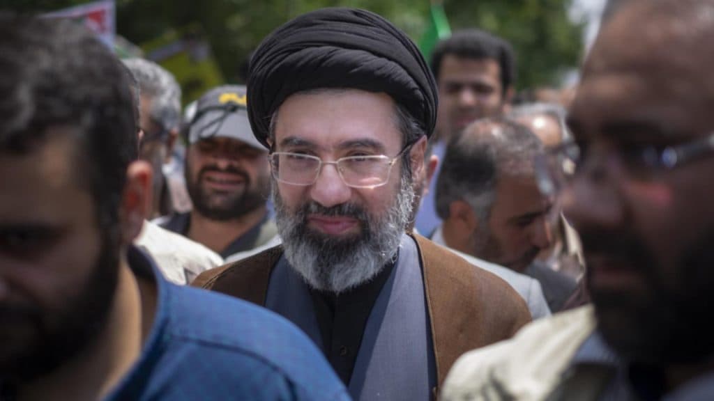 Ascensiunea lui Mojtaba Khamenei: Fiul liderului dispărut devine noul lider al Iranului sub auspiciile Gărzii Revoluționare