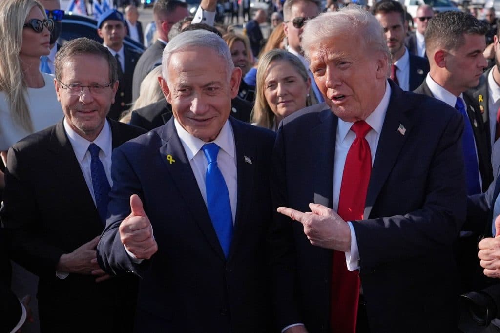 Donald Trump își exprimă nemulțumirea față de președintele Israelului pentru refuzul de a-l grația pe Netanyahu: „E lipsit de putere și ridicol. Bibi nu se lasă distrat de lucruri inutile.”