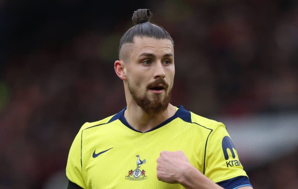 Drăgușin devine martorul unei întâmplări dramatice în fotbal: vestea surprinzătoare de la Tottenham