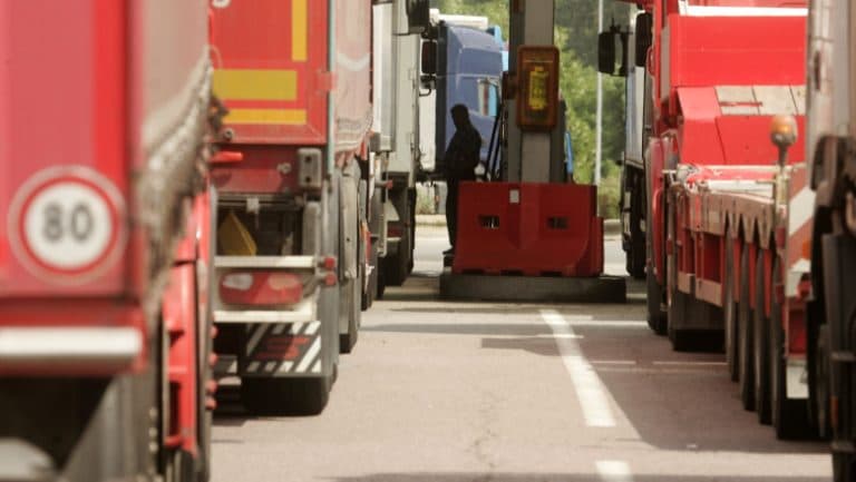 Guvernul intenționează să extindă ajutorul financiar pentru transportatori până în 2026. Care va fi suma acordată pentru fiecare litru de motorină?