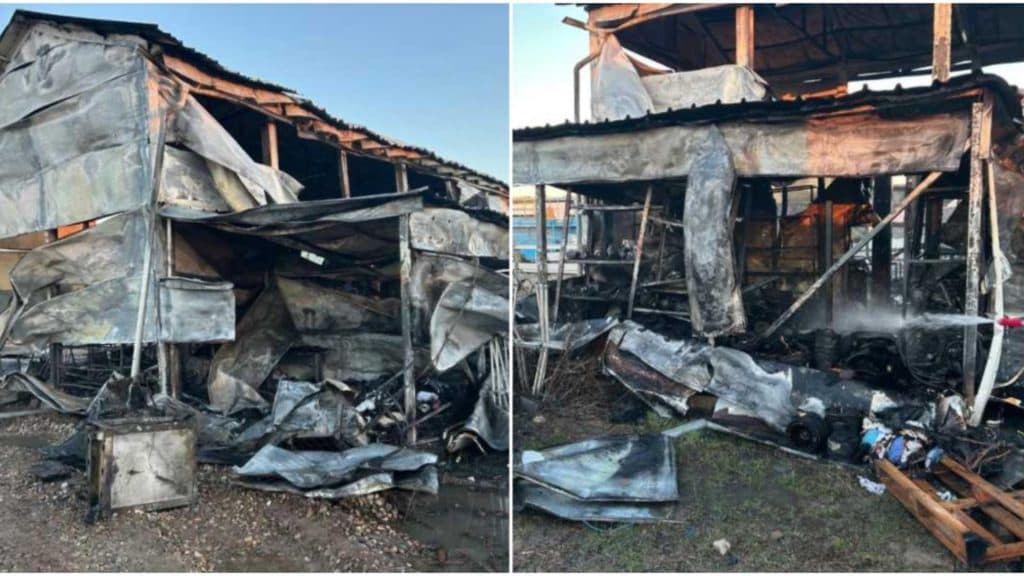 Flăcările devastatoare au mistuit un atelier auto și o autoutilitară într-o comună din Satu Mare
