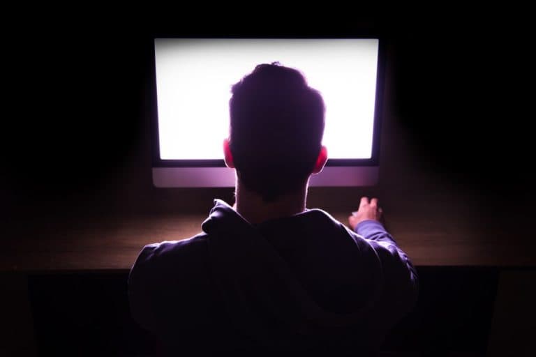 Avocatul din spatele cazurilor de psihoză provocate de inteligența artificială avertizează asupra riscurilor de victime în masă