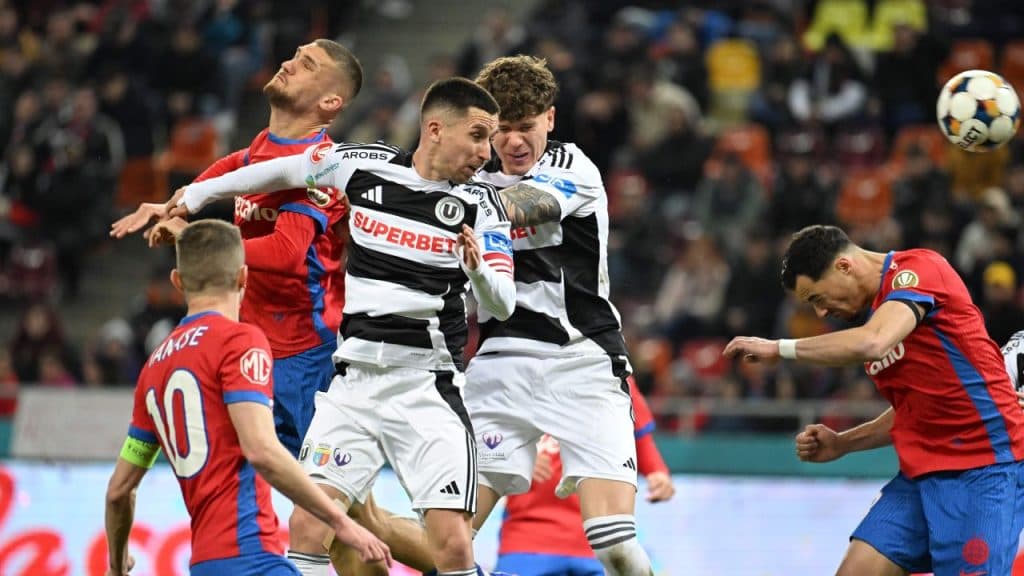 FCSB și U Cluj se confruntă în acest moment: un al treilea gol spectaculos, o fază rar întâlnită pe terenurile din România!