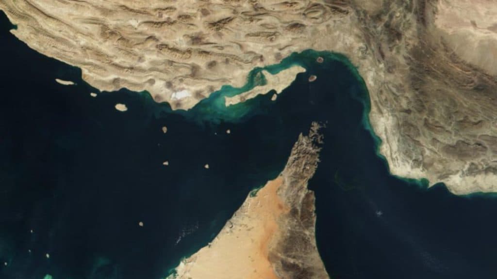 Punctul de plecare al unui posibil conflict global: Strâmtoarea Ormuz – arteră vitală pentru energie, care tulbură piețele și stârnește tensiuni mondiale