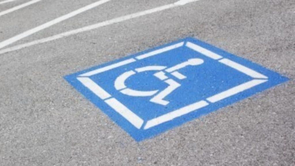 Locuri de parcare fără costuri pentru persoanele cu dizabilități în acest sector al Capitalei. Iată cum le poți accesa