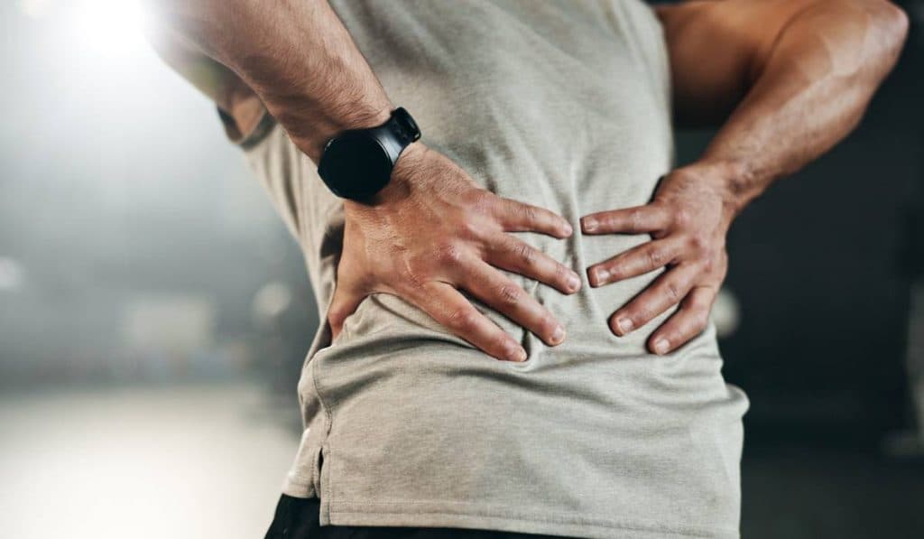 Exercițiul pe care specialiștii îl recomandă să-l eviți în caz de dureri lombare