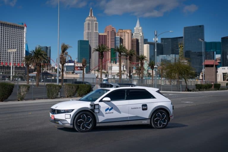 Taxiurile robotizate își fac apariția pe aplicația Uber în Vegas, la doi ani după o transformare radicală