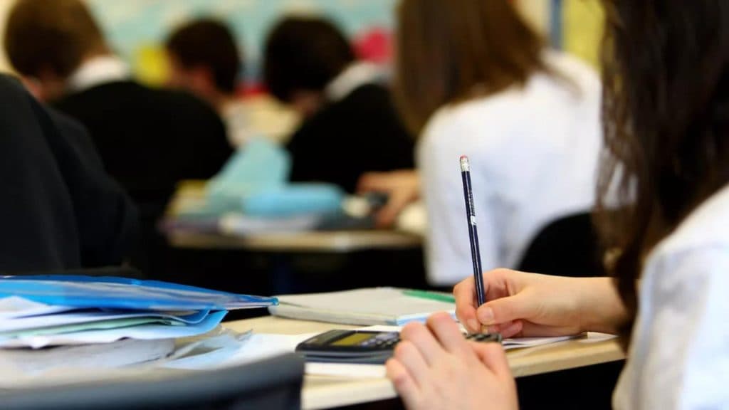 Noutăți în procesul de admitere la liceu: Elevii care pot fi acceptați fără examen, chiar dacă depășesc numărul locurilor disponibile