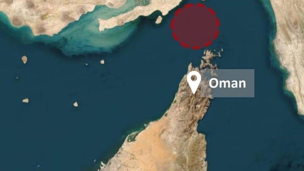 O navă britanică a fost atacată de un proiectil misterios în Strâmtoarea Hormuz, iar echipajul a fost nevoit să părăsească vasul