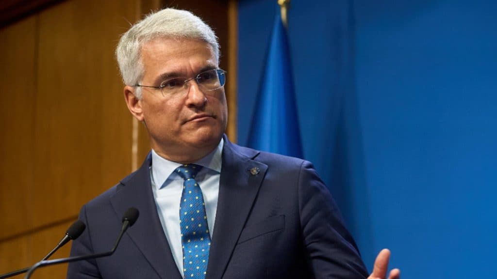 Opoziția lansează o moțiune simplă împotriva ministrului Pîslaru: „România are nevoie de un arhitect al investițiilor, nu de un contabil al jaloanelor.”