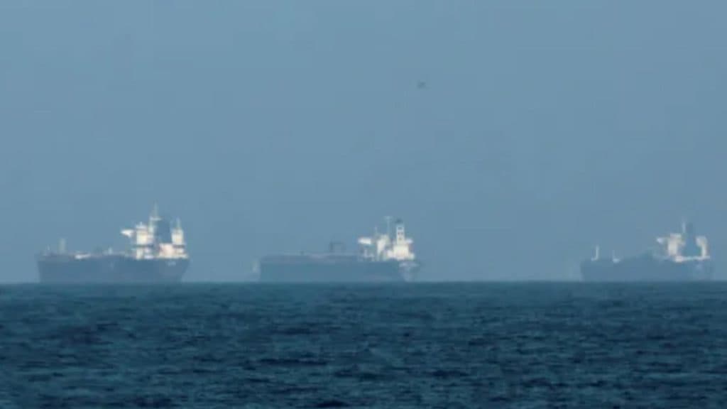 Navă atacată în Strâmtoarea Hormuz: focuri deschise de o ambarcațiune IRGC, echipajul în siguranță