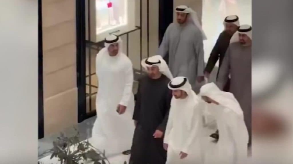 Președintele Emiratelor Arabe se bucură de momente de shopping în mijlocul conflictului